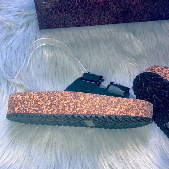 𝅺Refresh Black Double Strap Sandals - Picture 4 of 5